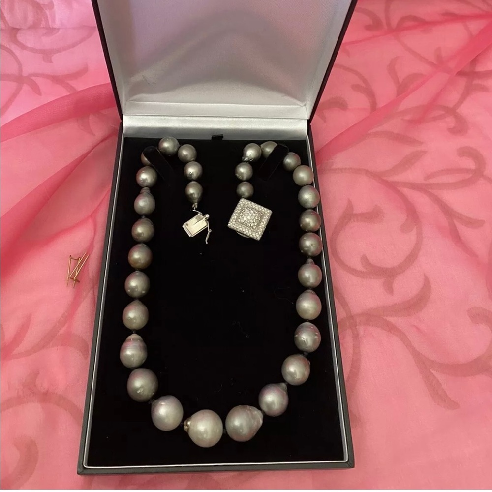 Heavy Oval Baroque Tahitian Pearl Platinum Grey 18" Necklace 2ct Diamond Clasp